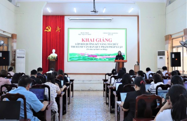 ​Học viện Tư pháp khai giảng Lớp bồi dưỡng kỹ năng tổ chức thi hành văn bản quy phạm pháp luật tại Cao Bằng